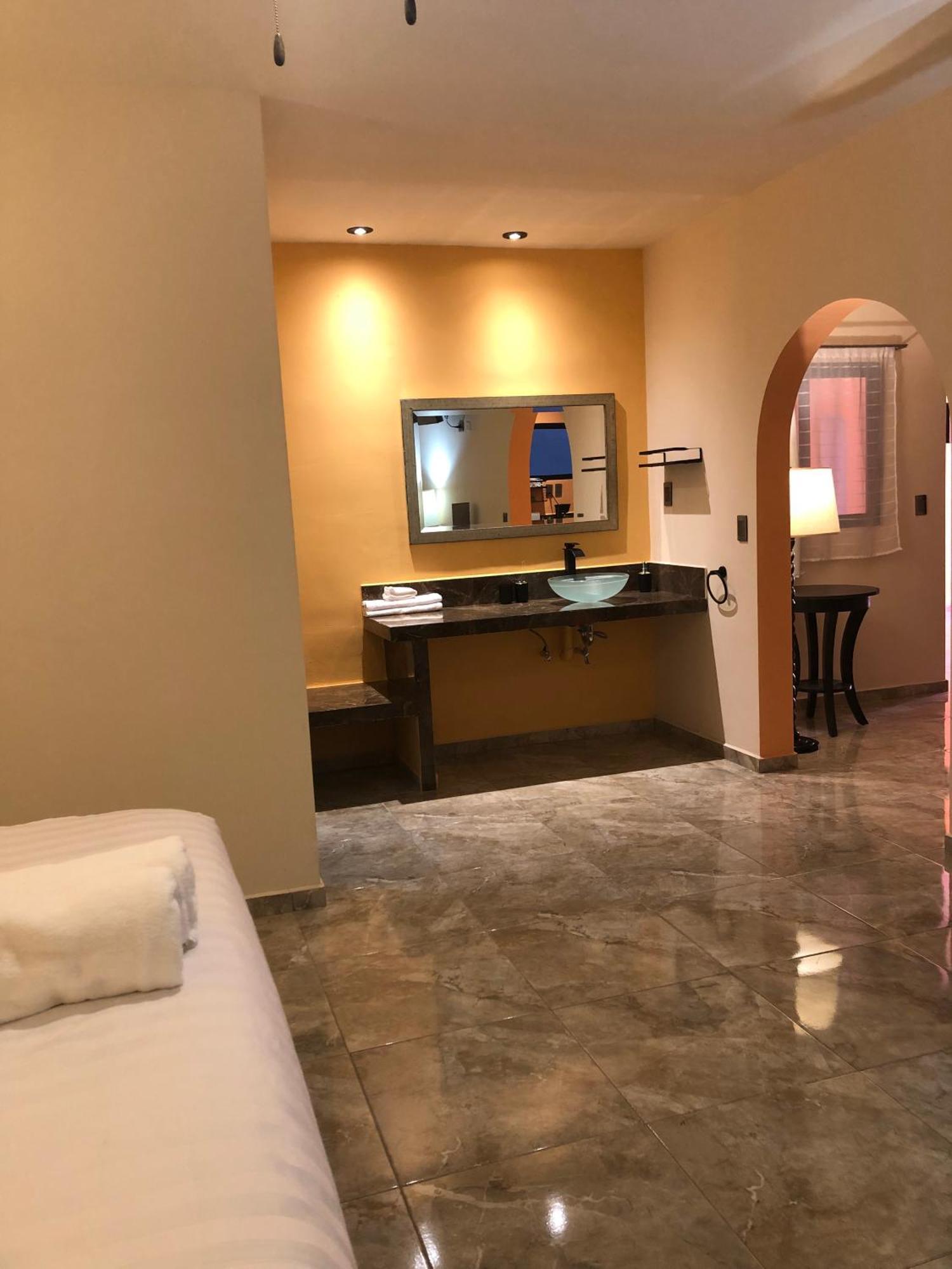 Tres Iguanas - New, Cozy & Spacious Flats, Short Walk To Apartment