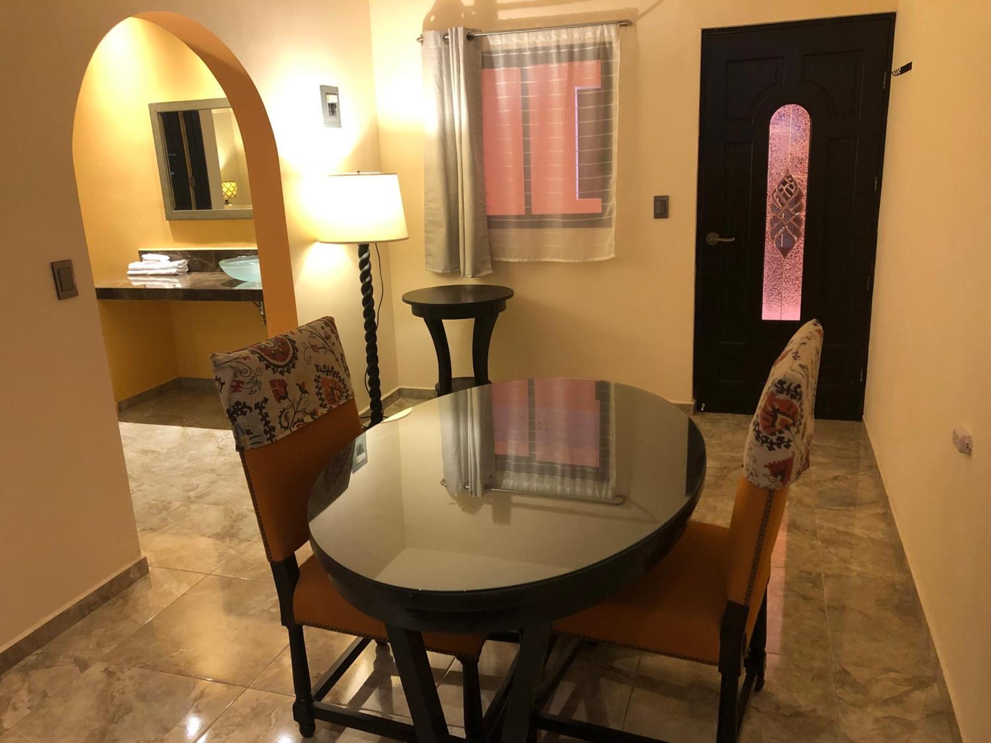 Tres Iguanas - New, Cozy & Spacious Flats, Short Walk To *
