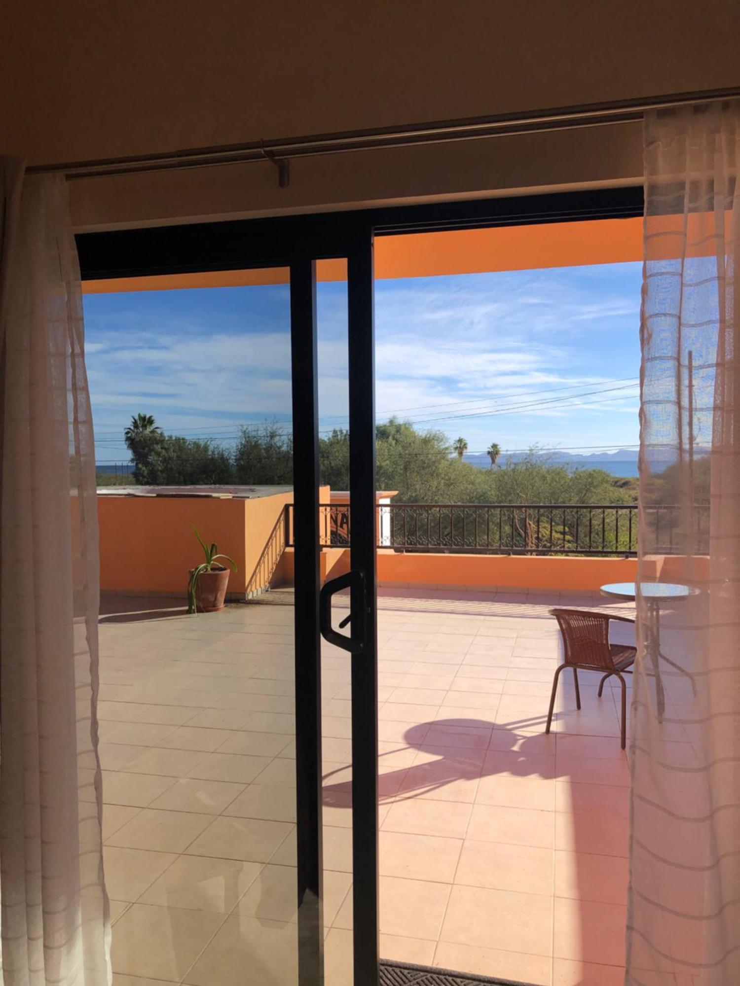 Apartment Tres Iguanas - New, Cozy & Spacious Flats, Short Walk To