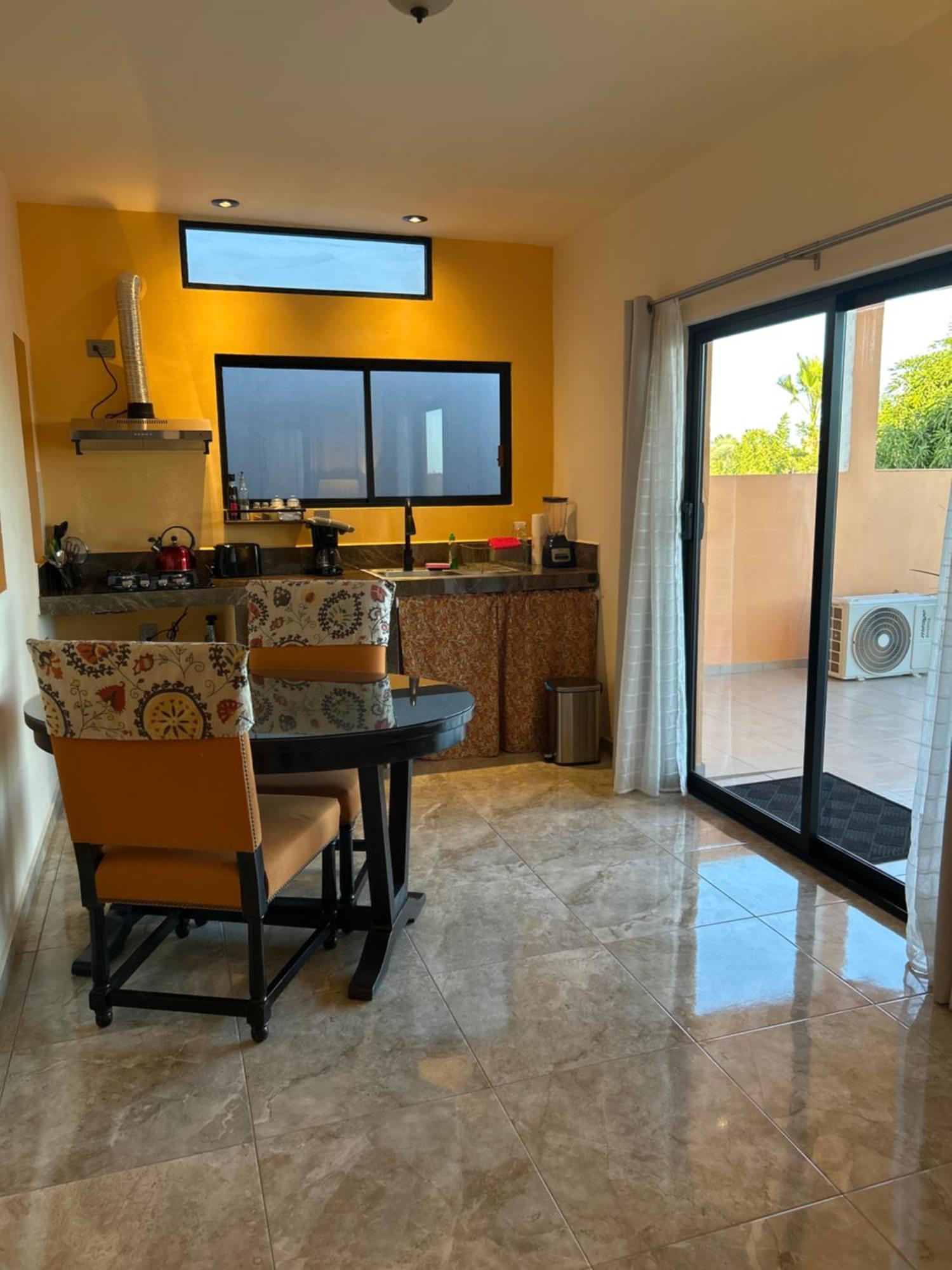 Tres Iguanas - New, Cozy & Spacious Flats, Short Walk To Apartment *